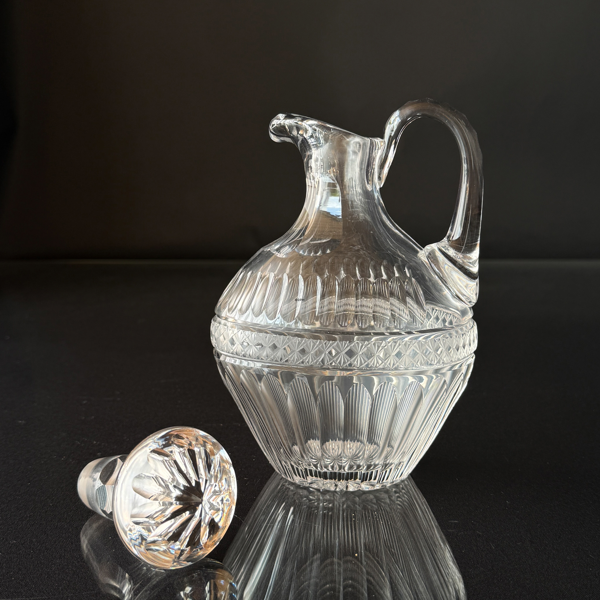 Carafe in Glass with Grindings on stopper and foot