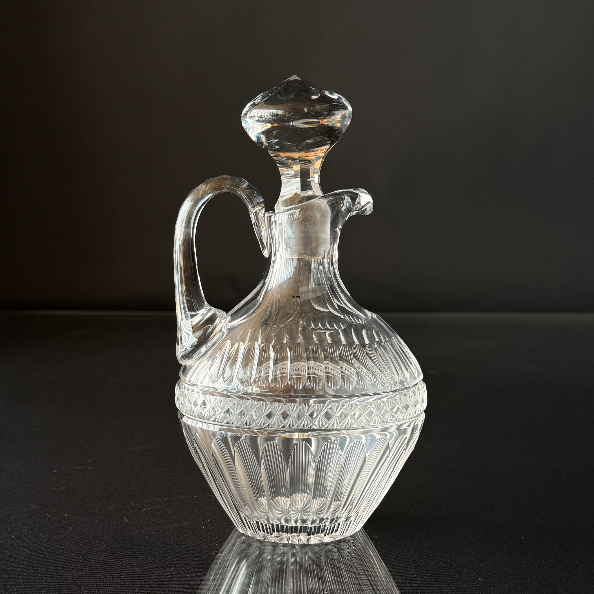 Carafe in Glass with Grindings on stopper and foot