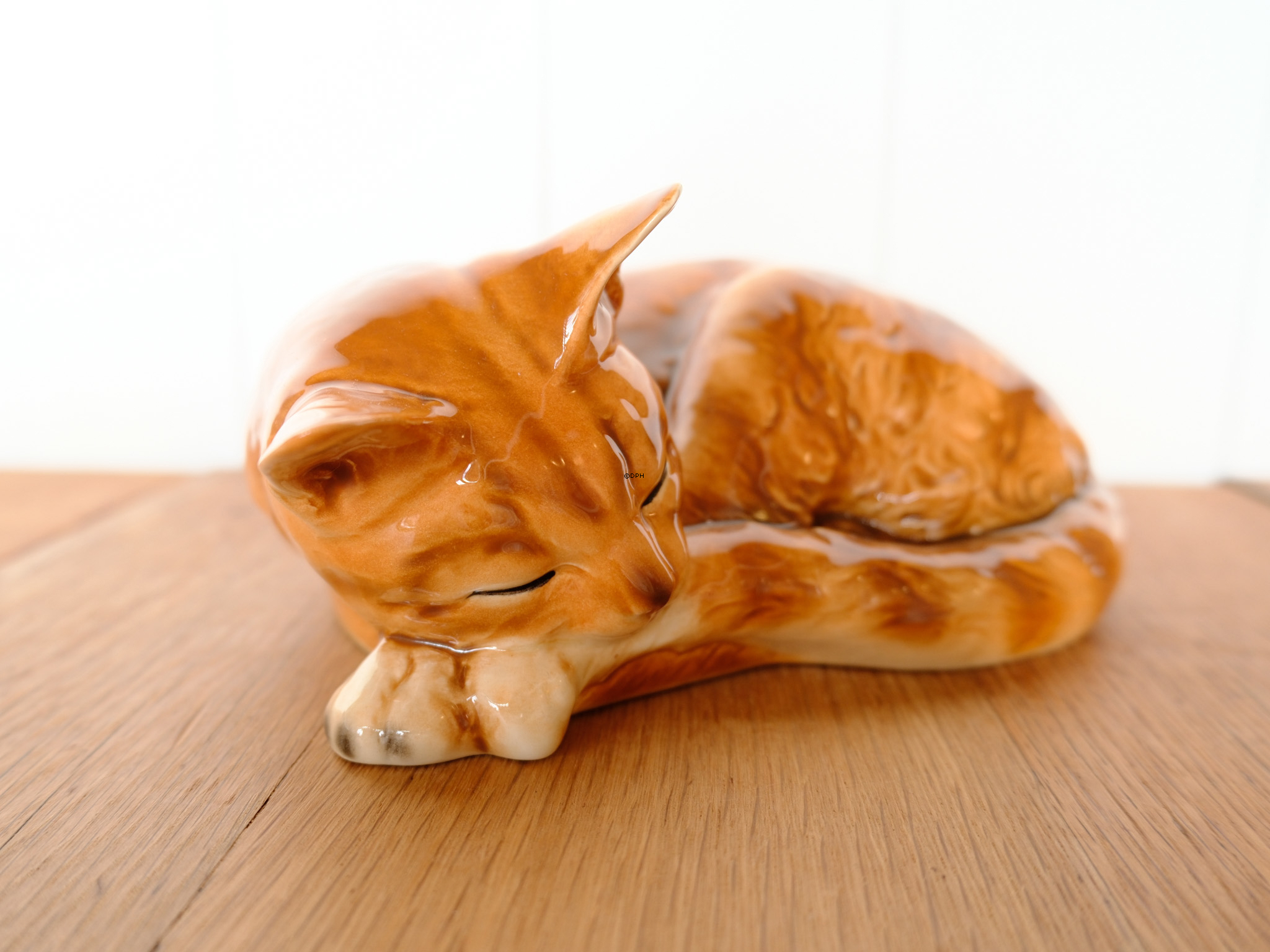 Lying cat, Goebel figure no. 31014-22