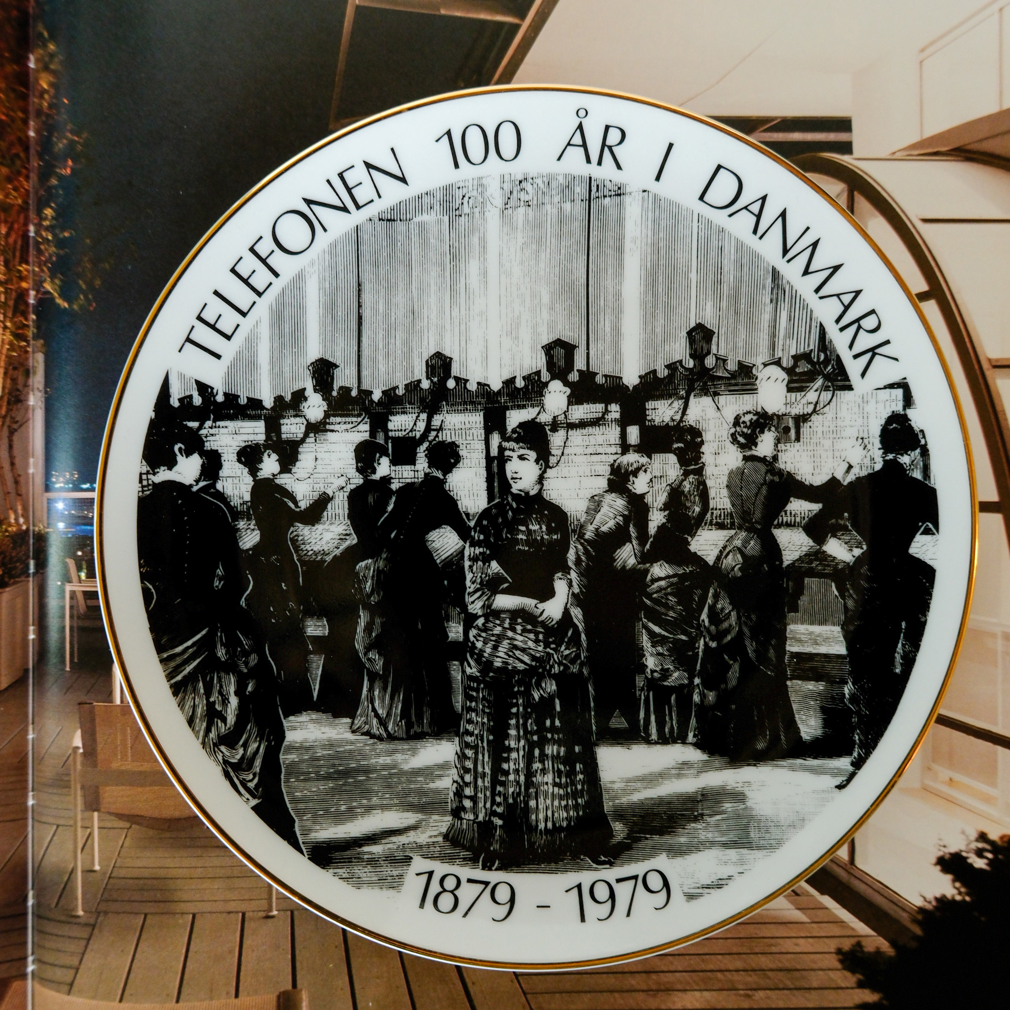 Telephone plates with various motifs, complete set of 18 pieces.