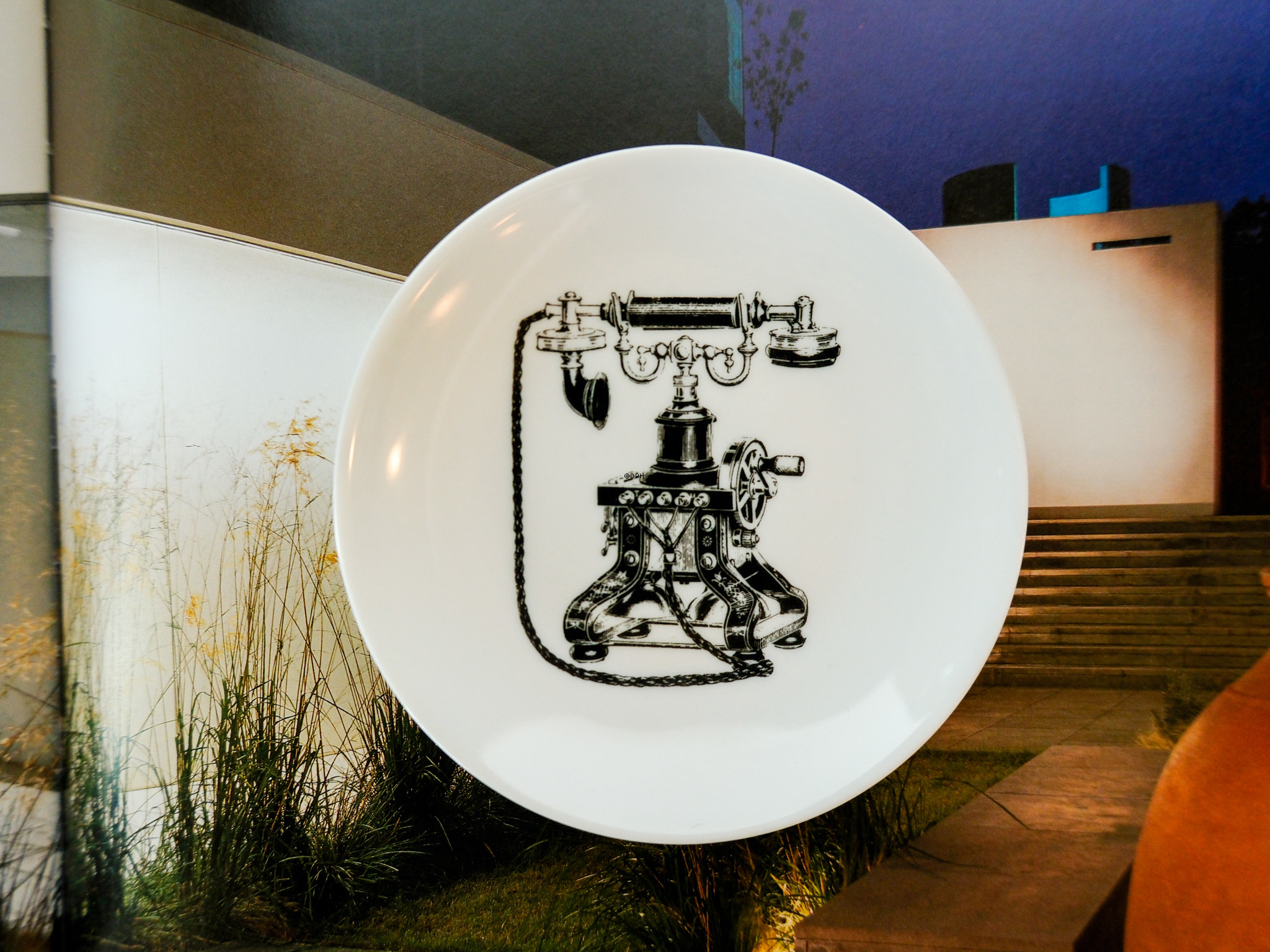 Telephone plates with various motifs, complete set of 18 pieces.
