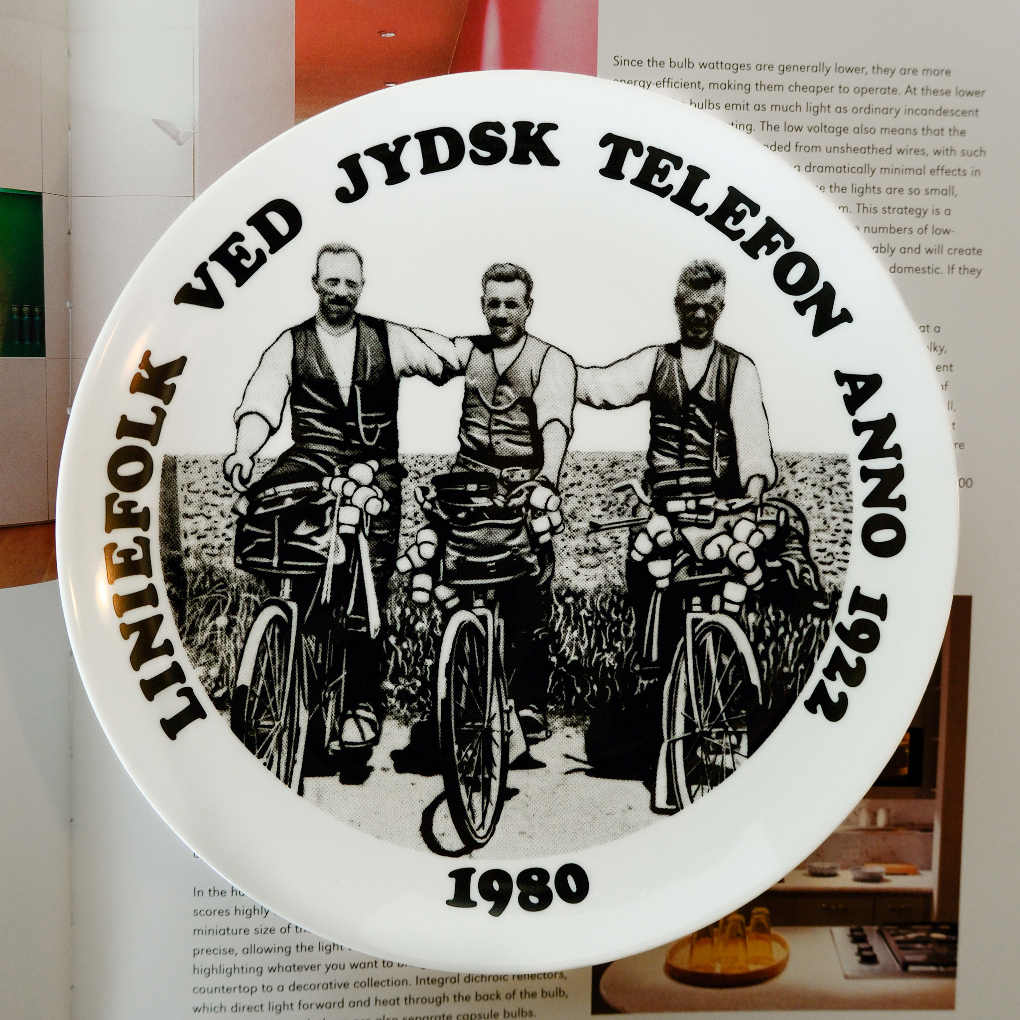 Telephone plates with various motifs, complete set of 18 pieces.