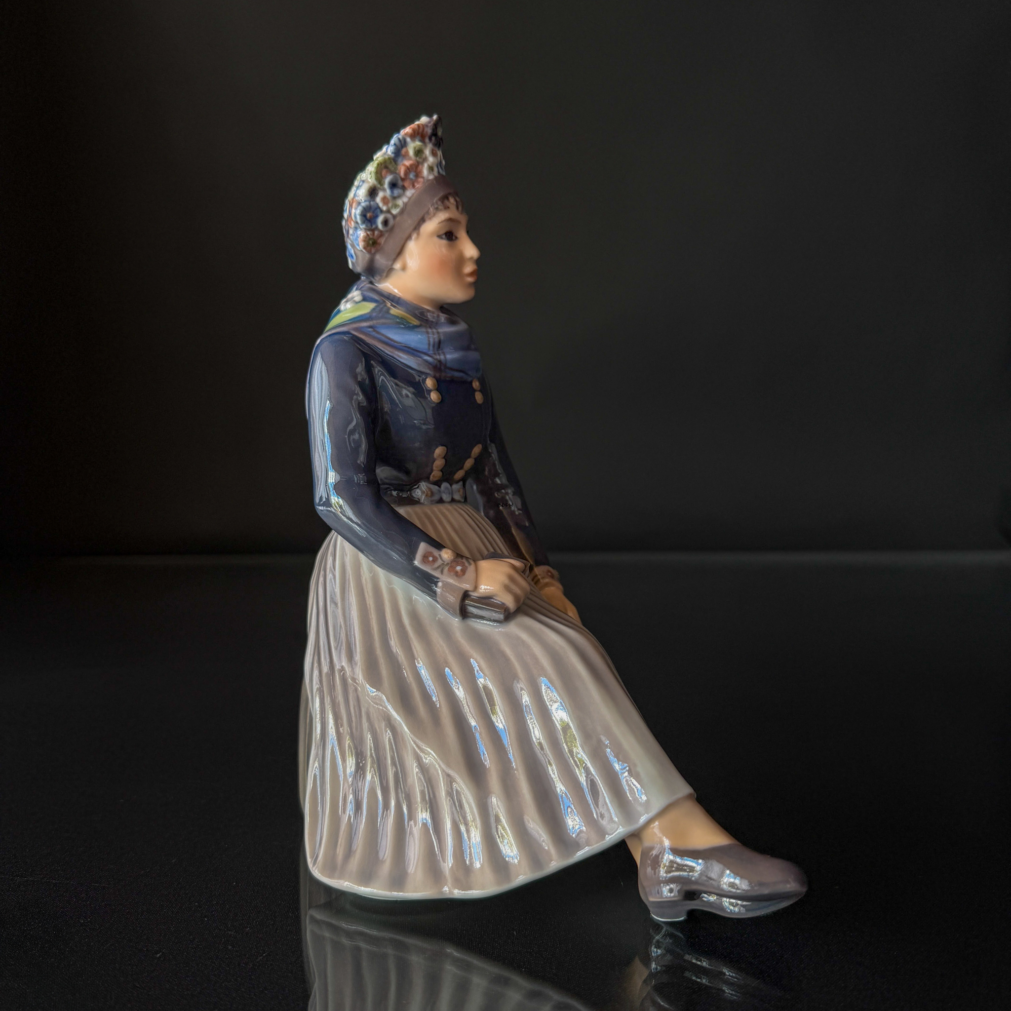 Fanoe bridesmaid, Dahl Jensen figurine no. 1324