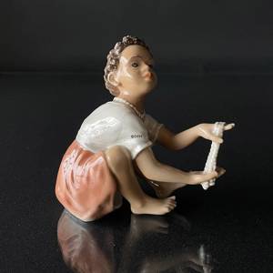 Dahl Jensen figurine Girl with pearls The Pearl Seller no. 1353 | No. DJ1353 | DPH Trading