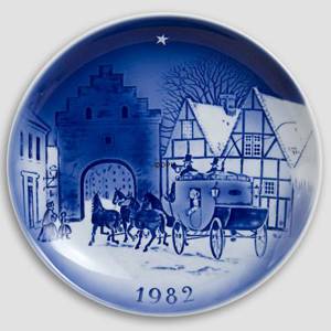 Twelve by the Mail-Coach 1982 Desiree Hans Christian Andersen Christmas plate | Year 1982 | No. DX1982 | Alt. D820 | DPH Trading