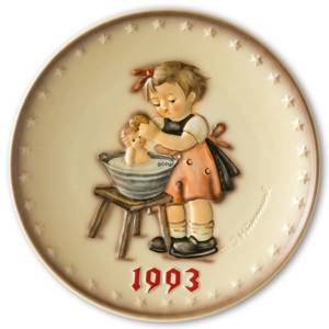 Hummel Annual plate 1993 Girl washing doll | Year 1993 | No. HA1993 | DPH Trading