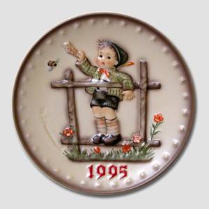 Hummel Annual plate 1995 with boy waving goodbye | Year 1995 | No. HA1995 | Alt. HÅ950 | DPH Trading
