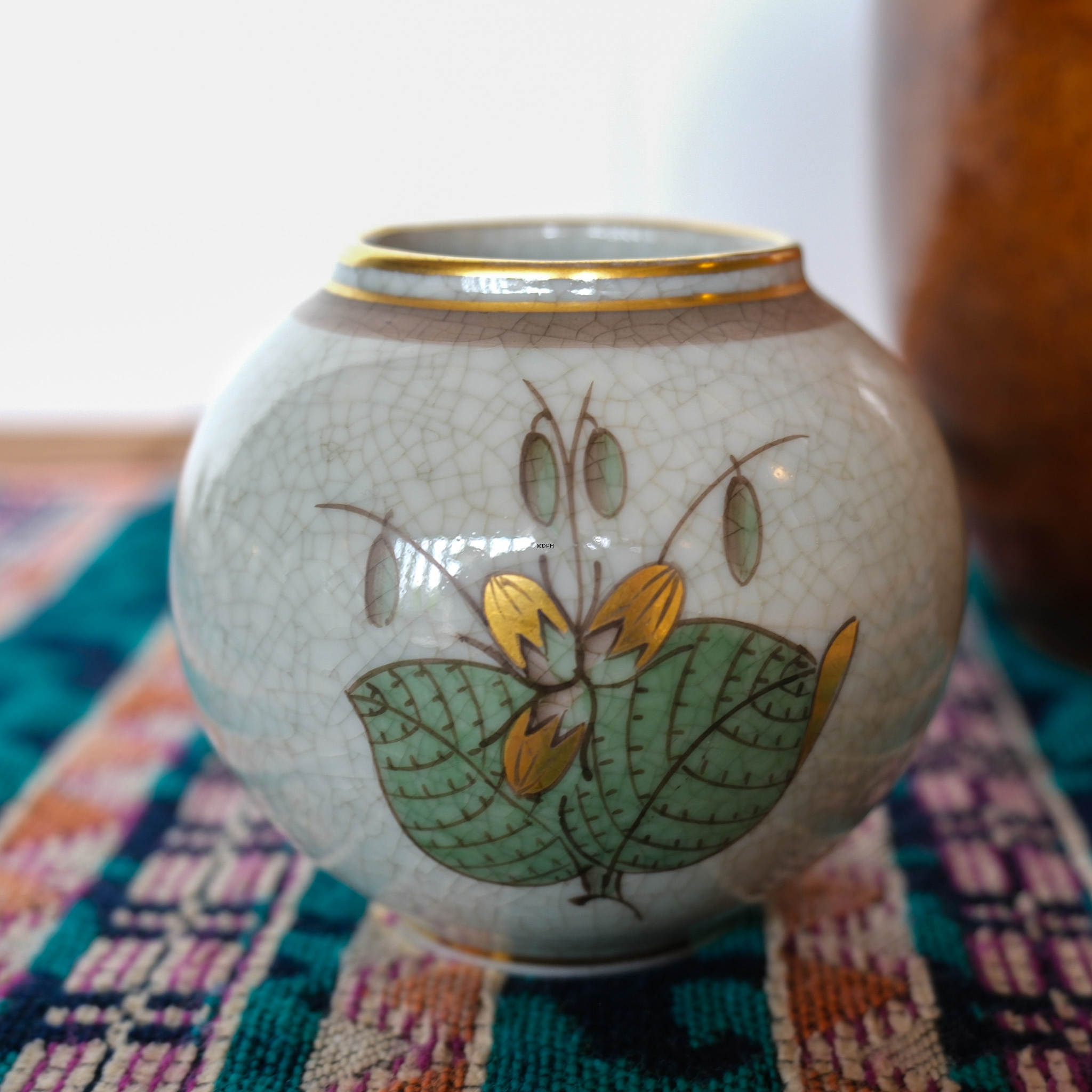 Lyngby craquelé vase with flower, No. 72-1-3017