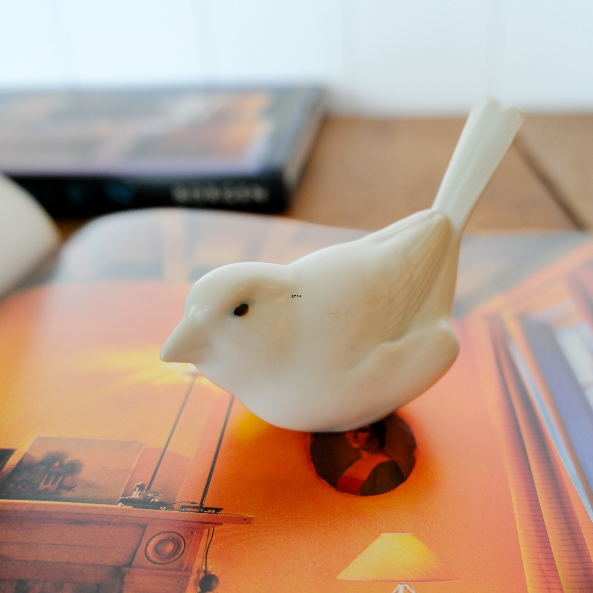 Sparrow, Royal Copenhagen bird figurine no. 1081 - white stoneware with brown eyes