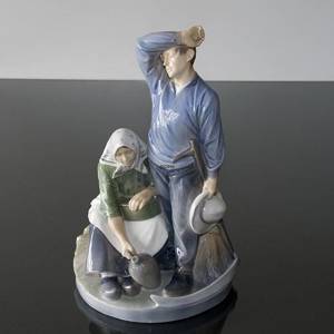 Harvest group taking a break, Royal Copenhagen figurine No. 1352 | No. R1352 | DPH Trading