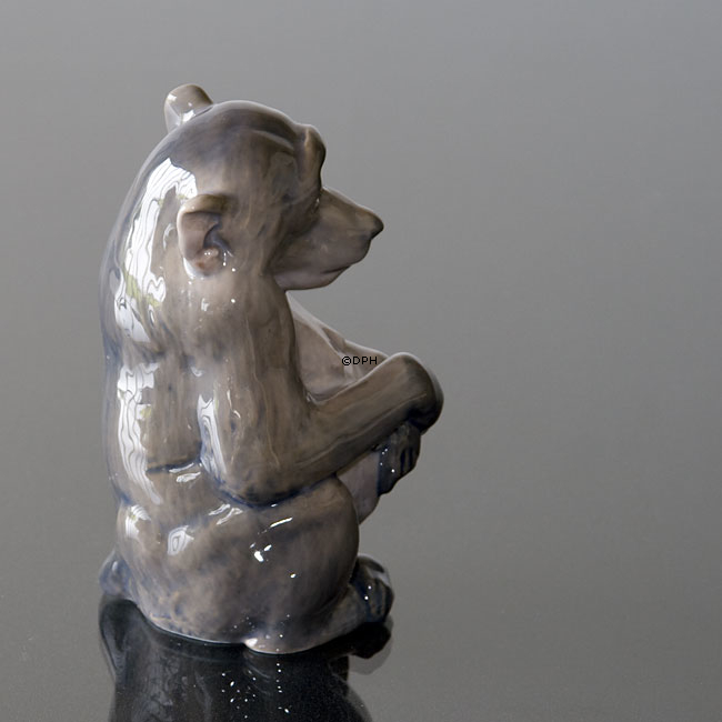 Monkey sitting comfortably looking wise, Royal Copenhagen figurine No. 1444