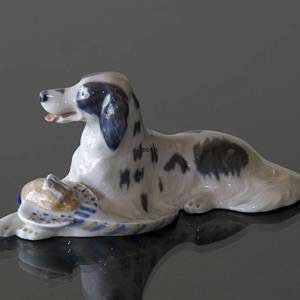 Setter having apported a pheasant, Royal Copenhagen dog figurine No. 1533 | No. R1533 | DPH Trading