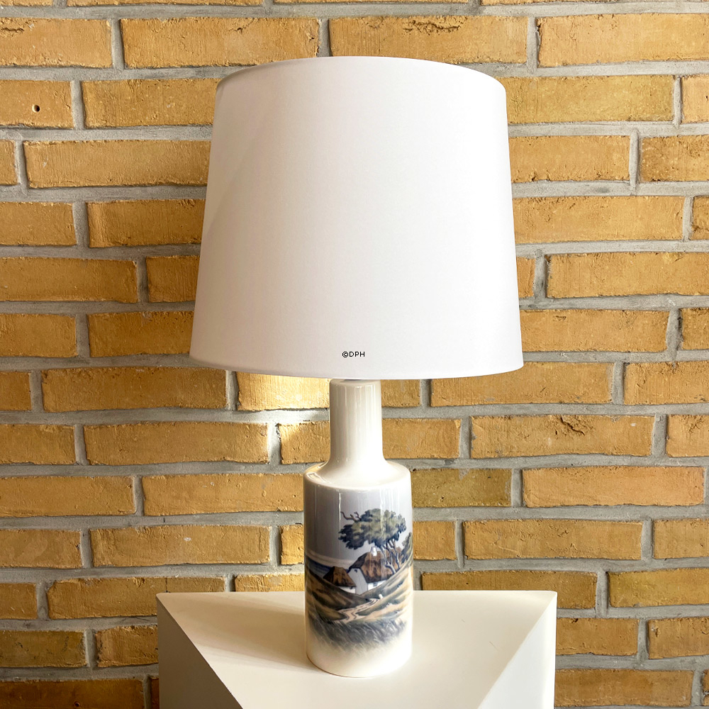 Table lamp with courtyard/thatched house in the dunes, Royal Copenhagen no. 205-4622