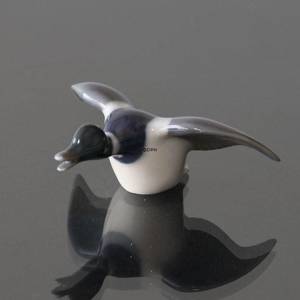 Duck ready to fly to the sky, Royal Copenhagen bird figurine no. 1020124 | No. R2215 | Alt. 1020124 | DPH Trading