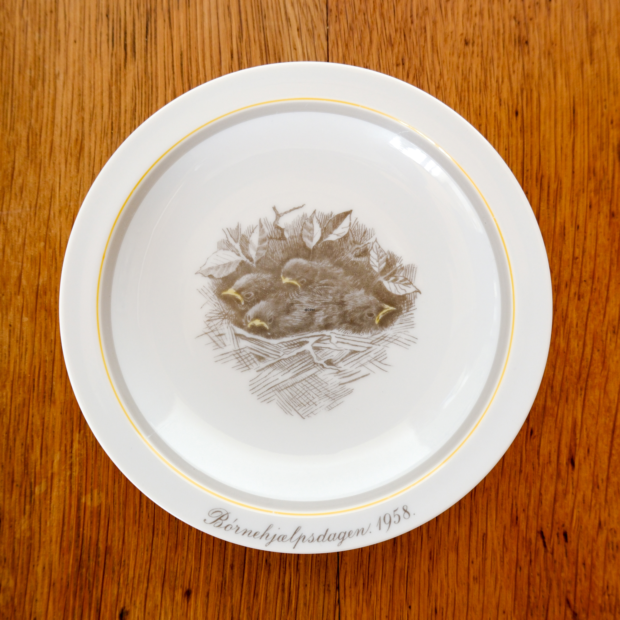 Royal Copenhagen bowl with baby birds Children's Aid Day 1958 no. 14115