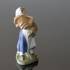 Girl walking with Sheaf of Straw, Royal Copenhagen figurine No. 908 | No. R908 | DPH Trading