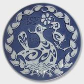 1975 Royal Copenhagen Mother's Day plate, Bird in Nest