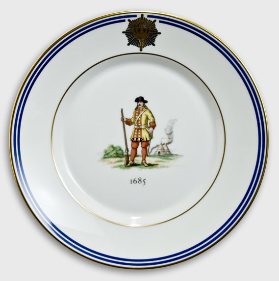 Royal Copenhagen Memorial plate, Uniforms of the Royal Life Guard 1685