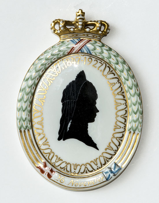 1927 Royal Copenhagen Silhouette plate.26 NOV.1847-1927 Dagmar