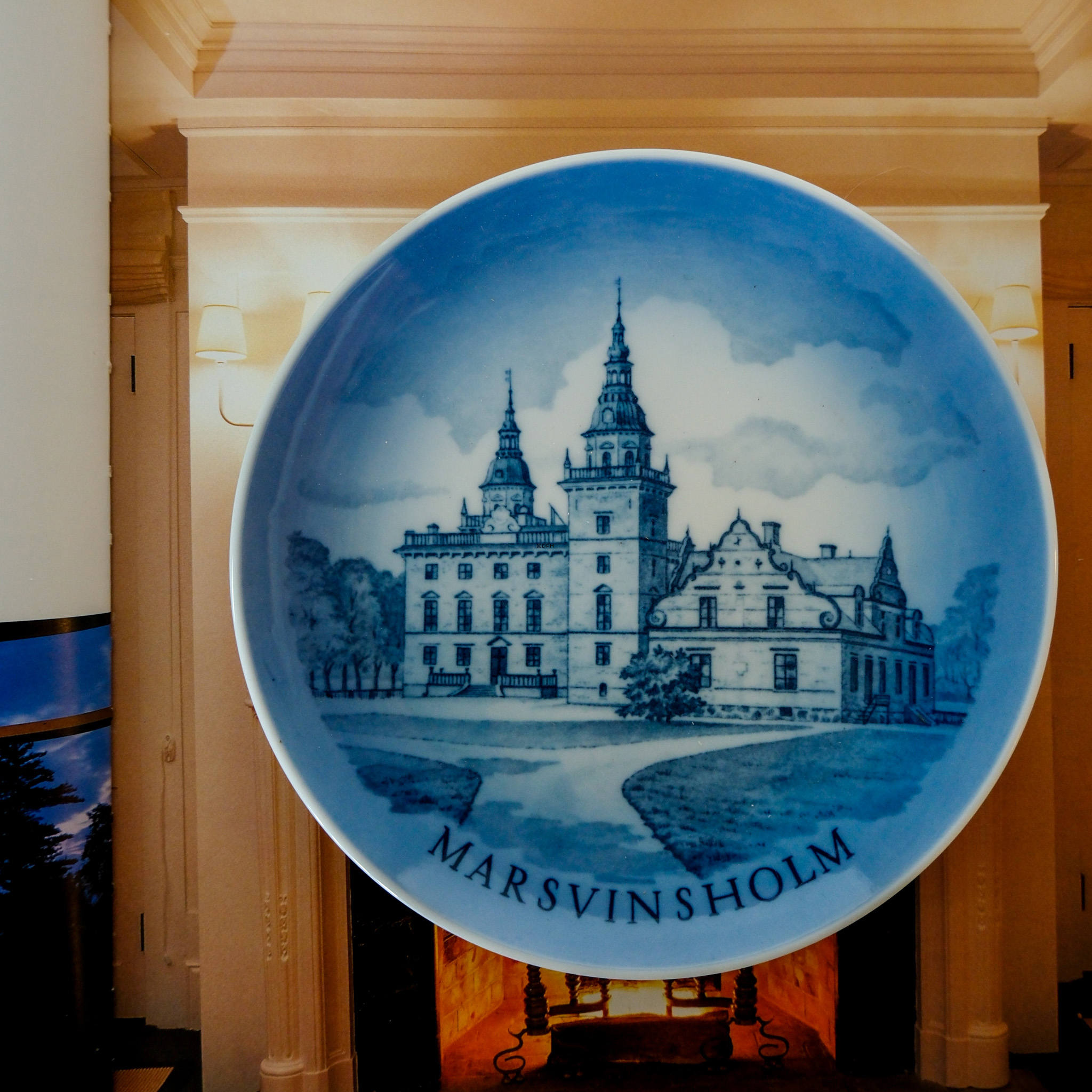Plate with Marsvinsholm Palace, Royal Copenhagen