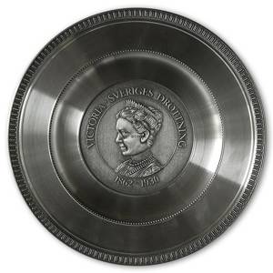 Scandia Pewter Victoria 1862-1930 Queen of Sweden plate | No. SC1003 | DPH Trading