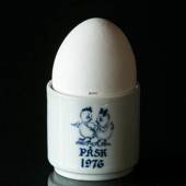 1976 Stockbild Easter Egg cup, chickens