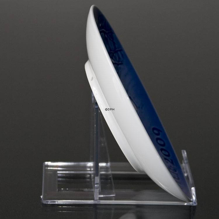 Plate on an adjustable stand