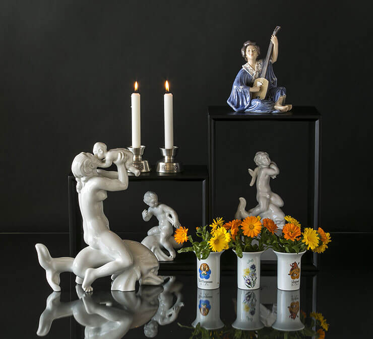 Zodiac vases with flowers and Royal White figurines