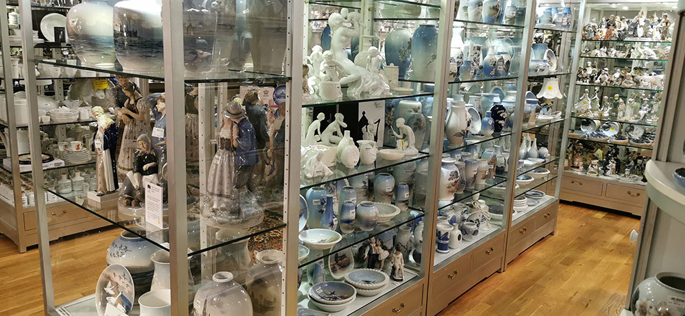 Royal Copenhagen, Bing & Groendahl, Dahl Jensen vases, figurines, bowls, and other collectibles. - New and old - Find it all at DPH Trading