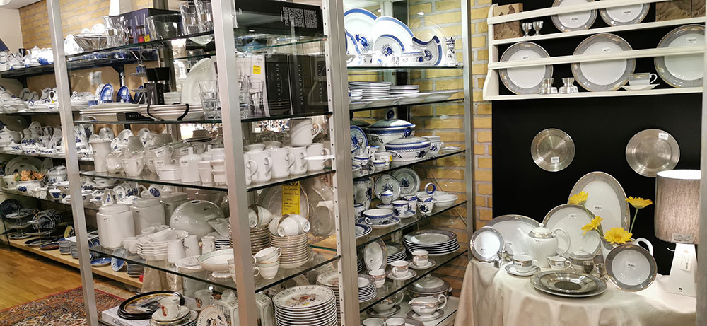 Blue Flower, Tranquebar, Magnolia, Carl Larsson, Musselmalet dinnerware, and more. Find it all at DPH Trading