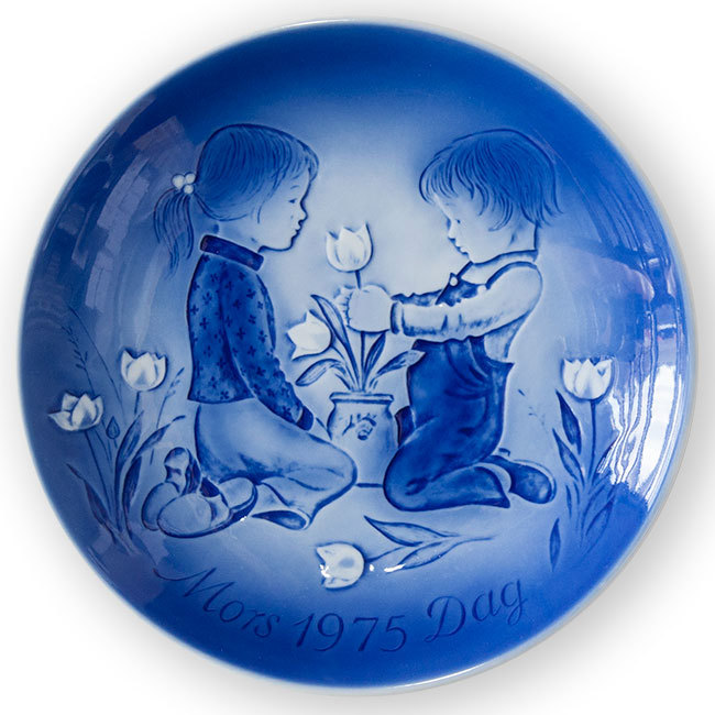 Desiree Mother's Day plate 1975 A surprise