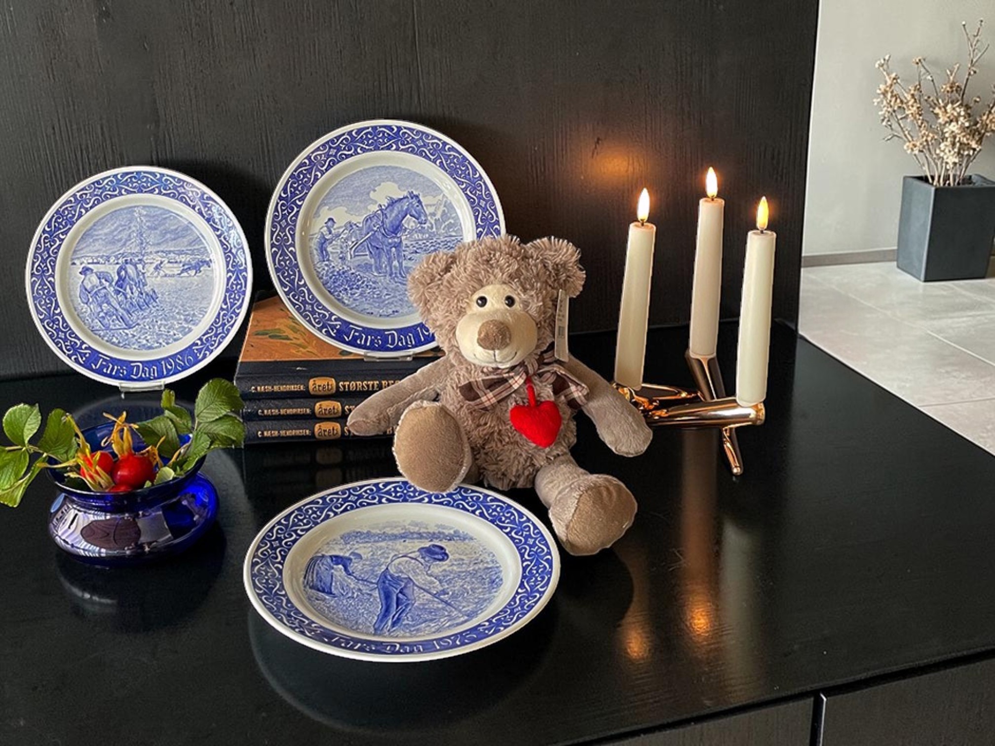 Rörstrand Father's Day plate in modern home
