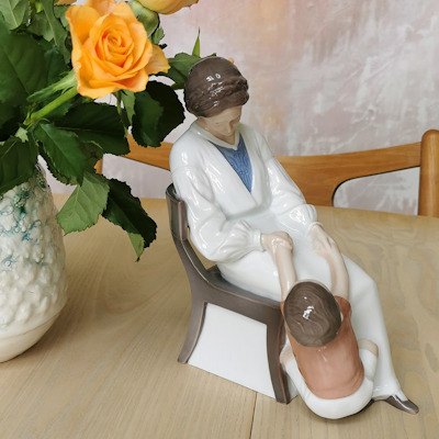Dicks Mama, Bing & Grøndahl figure no. 1642 or 413