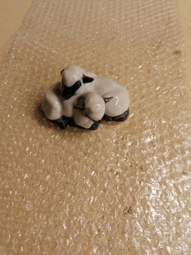 Packing figurines