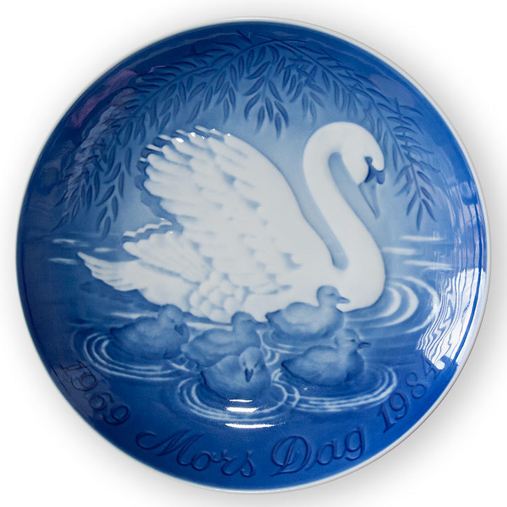 Bing & Groendahl Mother's Day anniversary plate 1984 with swan and young
