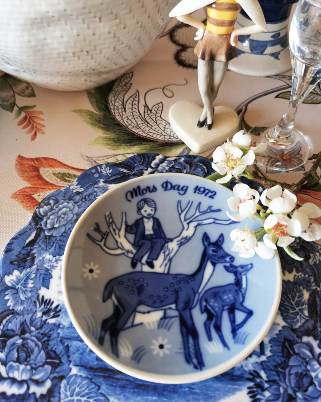 Porsgrund Mother's Day Plate 1972 with roe deer and child