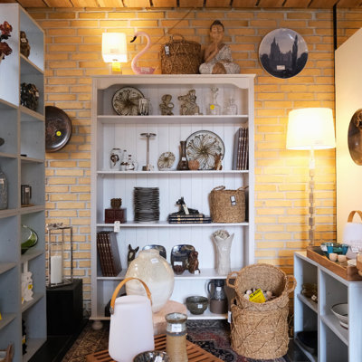 Entrance area of the Danish Porcelain House store in Odense, Denmark, featuring a display of figurines, plates, glassware, lamps, dishes, and baskets – an inspiring and homely arrangement where new and old are combined to create warmth and coziness.
