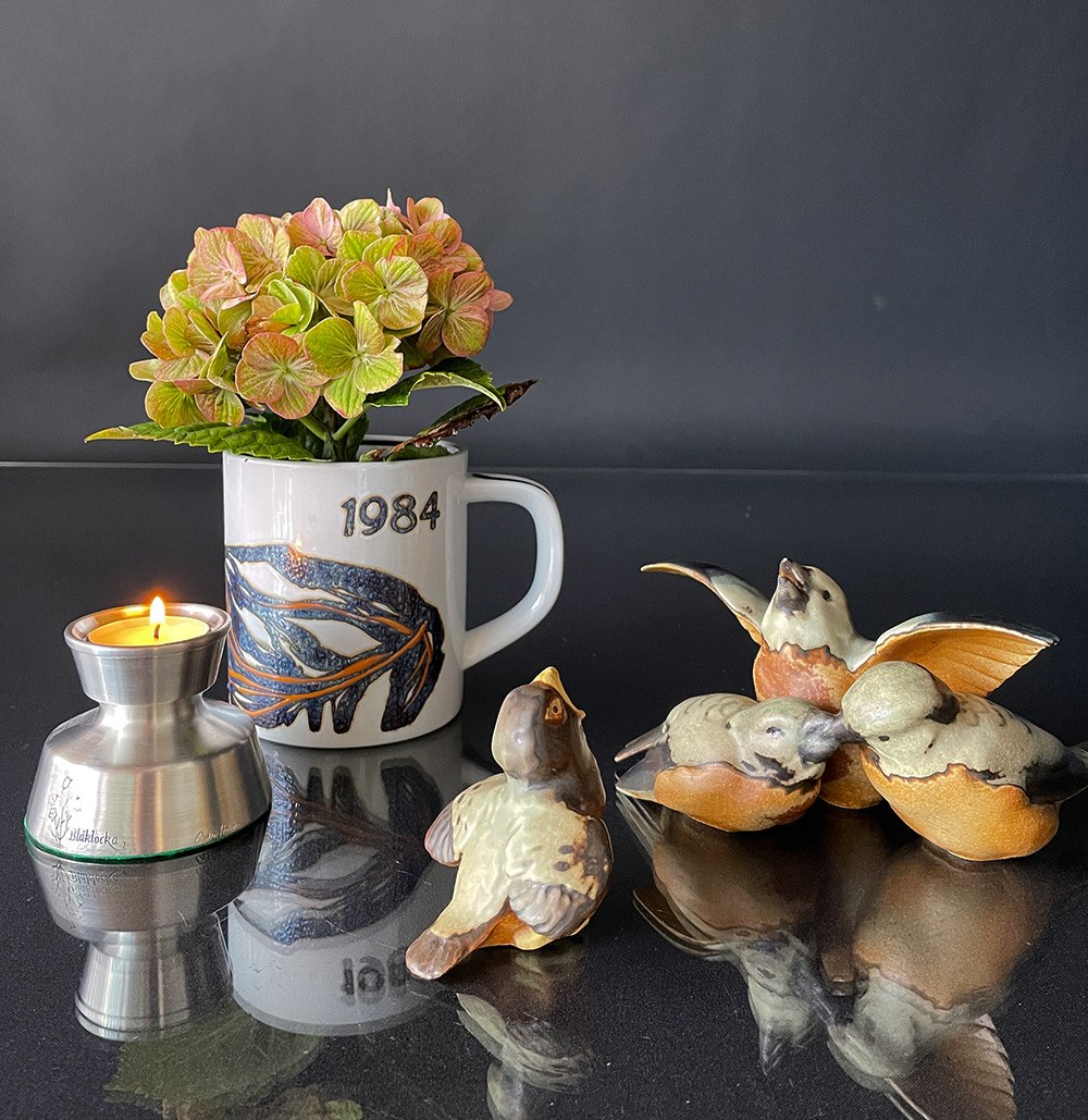 Royal Copenhagen Annual Mug from 1984 in beautiful, warm colors. Fits perfectly with stoneware figurines.