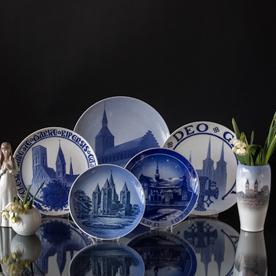 Church plates with Lucia figure and vase with church