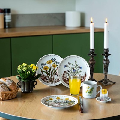 Ravn Mother's Day plates