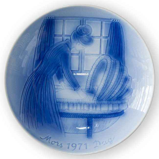 Desiree Mother's Day plate 1971 Motherly love