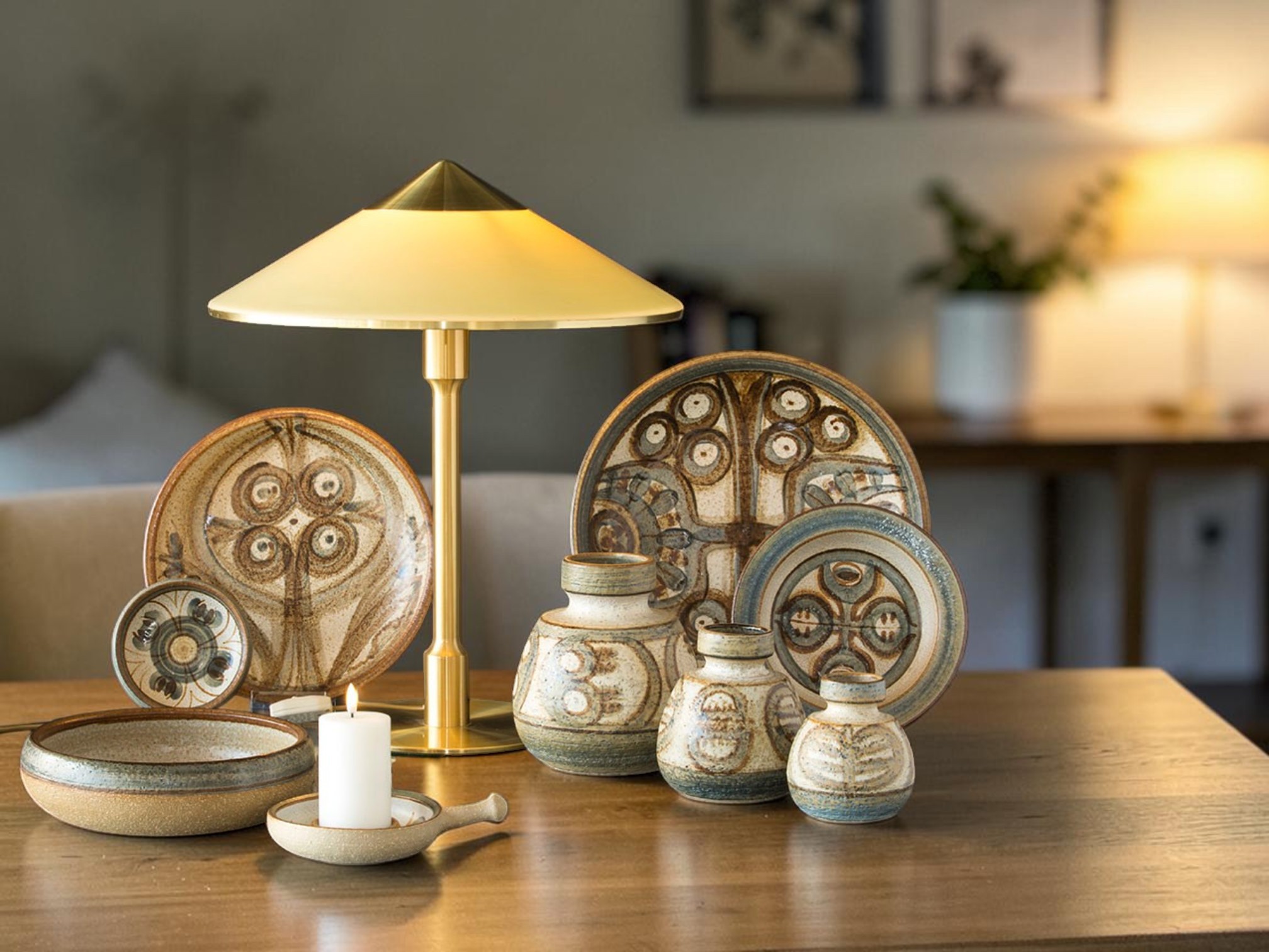 There are both beautiful retro colors and shapes to be found in Soeholm's products