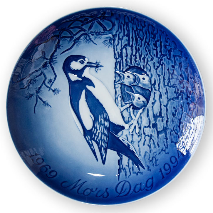 Bing & Groendahl Mother's Day anniversary plate 1994 with woodpecker and young