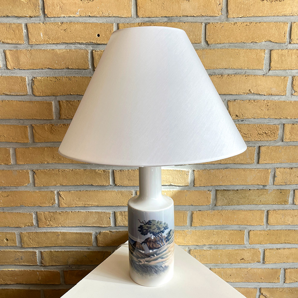 Porcelain lamp with slanted shade P221438A300R