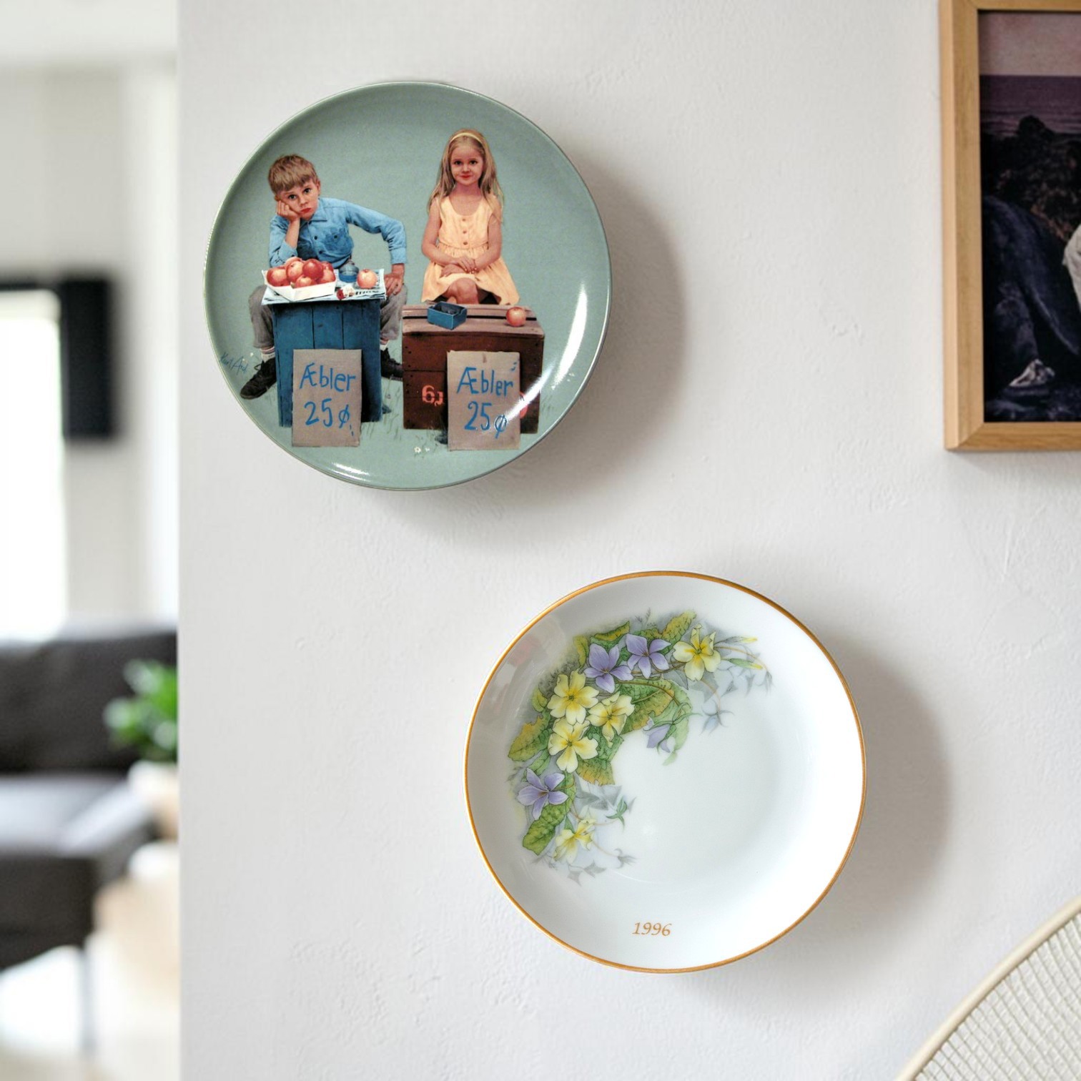 Hackefors Mother's Day plate with floral motif and gold rim on wall